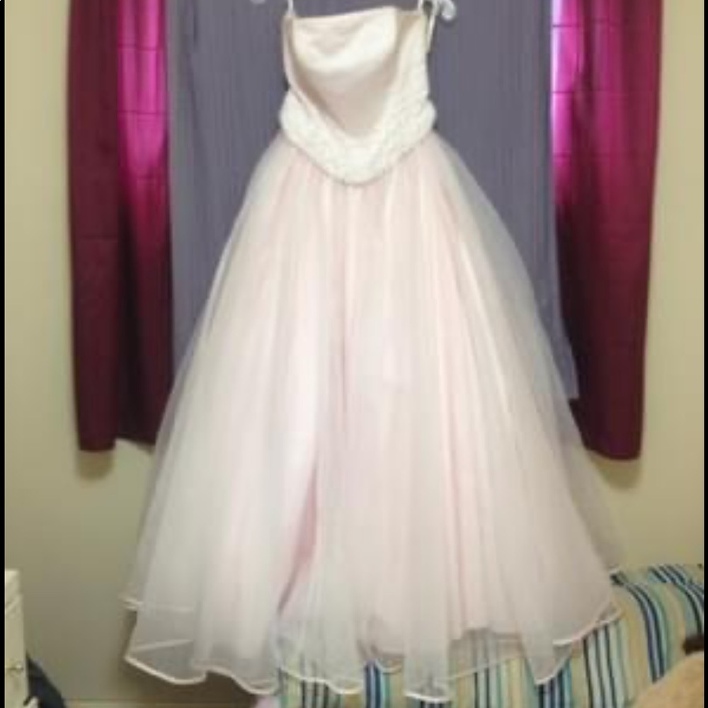 Wedding dress, very beautiful love it, needs to be dry cleaned! Only worn 1 time